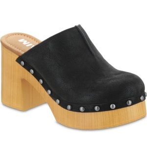 Mia Novi Black Studded Block Heel Mule Clog NIB Size 6
